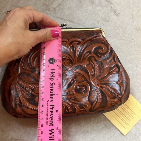 Like New!!! Patricia Nash Leather Snap Wristlet with Registration Card - Picture 12 of 12
